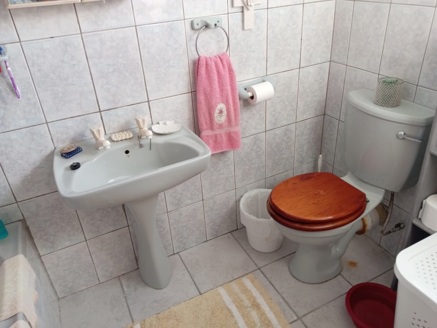 3 Bedroom Property for Sale in Wavecrest Eastern Cape